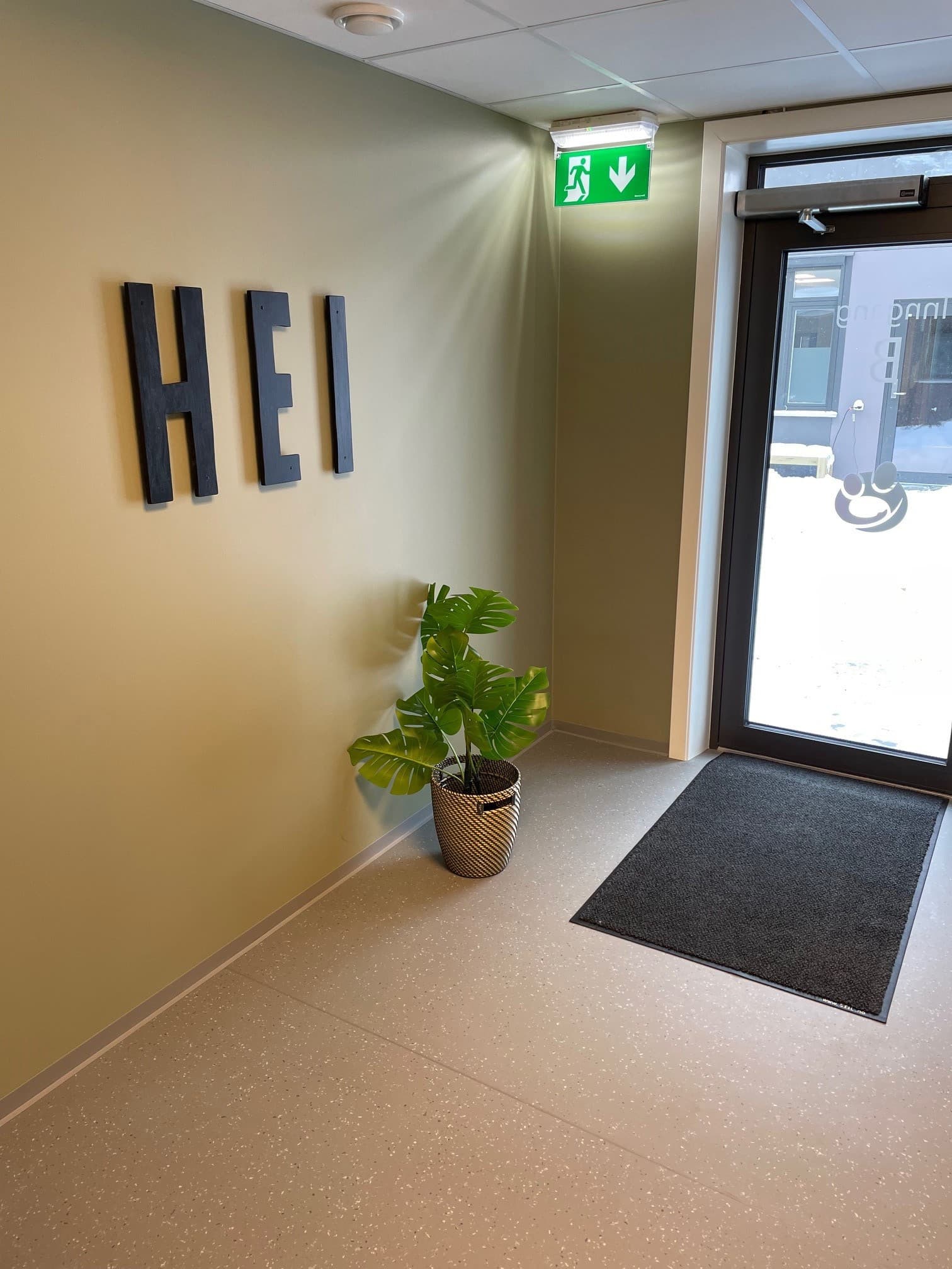 Inngangsdør til kontor